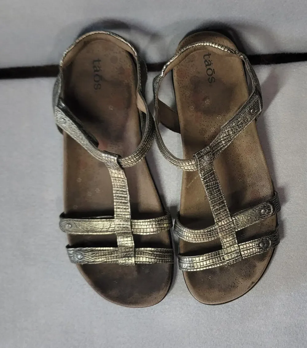 Taos Trophy 2 Metallic Embossed Leather Comfort Strappy Sandals Womens Size 9 40
